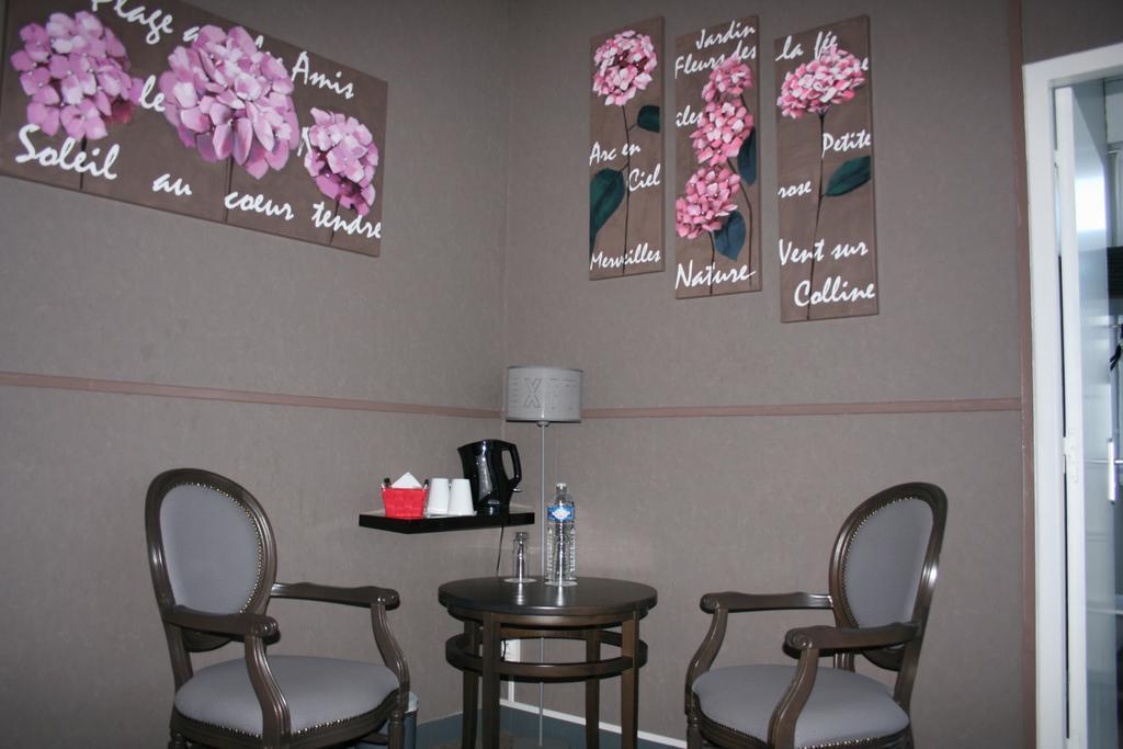 Hostellerie De La Quenoeuille Marquise Phòng bức ảnh